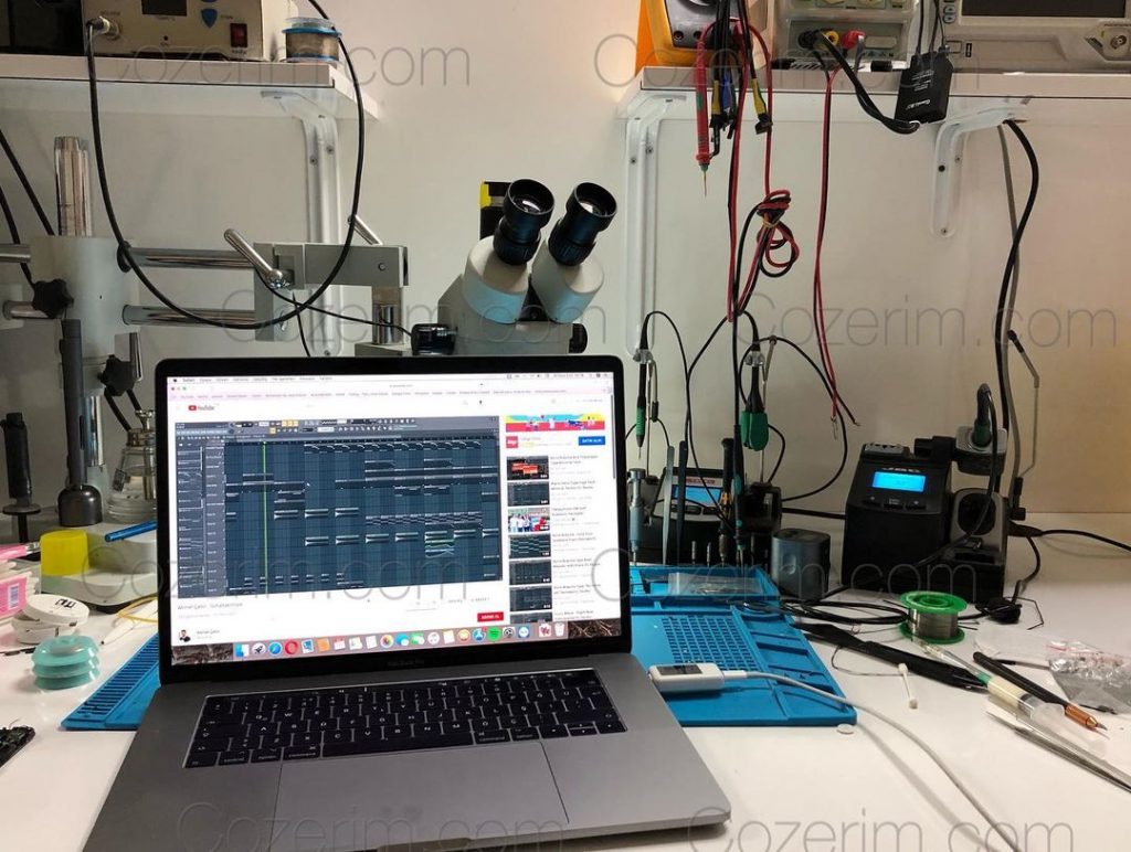 MacBook Pro (15 inç, 2017) Sıvı Teması Anakart Tamiri