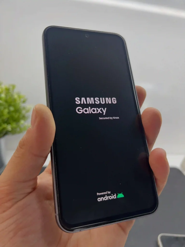 Samsung S23 FE Logoda Kalma Sorunu ve Anakart Tamiri